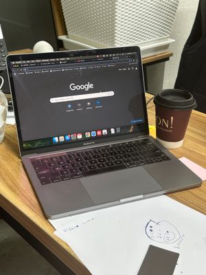 MacBook Pro 13-inch 2019, i5, 8GB, 256GB SSD.