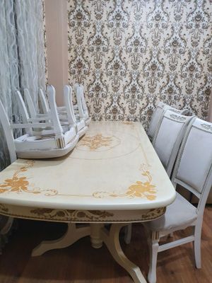 продается стол и 8 стулья звонить