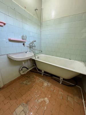 Эльбек Продаётся 2-комкв 77 серия  Кирпичный дом