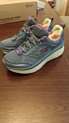 Женские кроссовки Skechers со скидкой