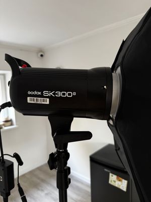 Godox SK300 II фотовспышка со стойкой и пультом