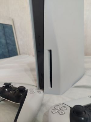 PlayStation 5 + 2 Gamepad