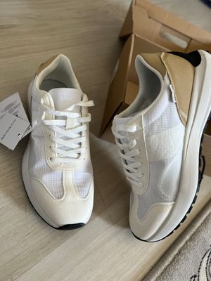 Продам новый кроссовка очень мягкий