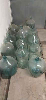 Продаютьсяя 20ти литровый бутыли