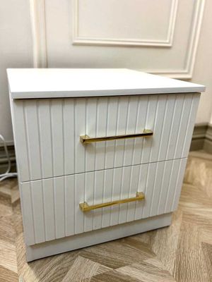 Комплект из 2 прикроватных тумбочек, крашеные фасады, золотистые ручки