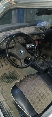 BMW- E30 вторая позиция