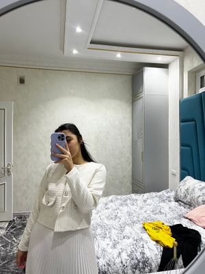 Dvoyka tvid oq, yubkasi plisirovka, 42-48 tori kel