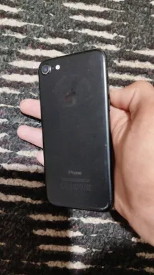 iPhone 7 sotiladi qora