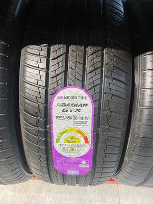 Nexen Roadian GTX 255/45R20