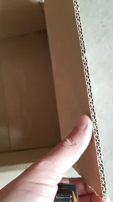 Karton gofra quti sotiladi. Продаётся гофровая коробка картонная.