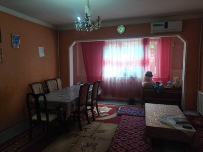 Срочно продаётся квартира 3 ком рядом Мега планет Юнусабад11 1 этаж