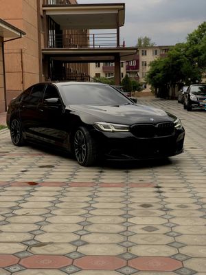 Продаётся машина BMW