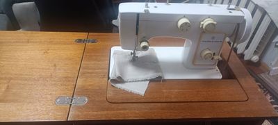 Продам швейную машинку Чайка в хорошем состоянии