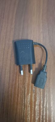 Ishlatilgan USB zaryadlovchi adabter