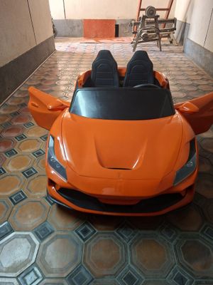 Ferari R8 holati zo'r rangi oranjiviy