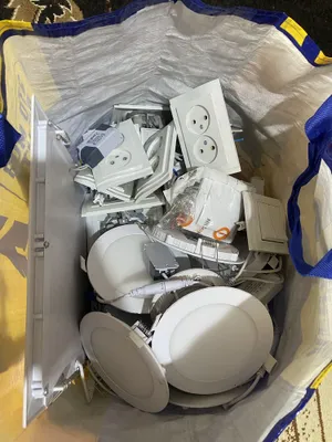 Лед лампочки и разетки