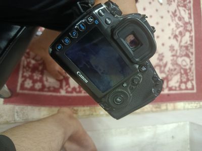 Canon mark 4 sotiladi