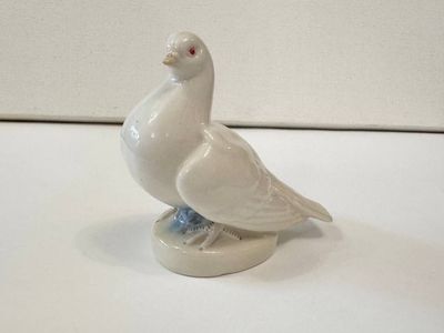 Фарфоровая статуэтка голубь Гжель