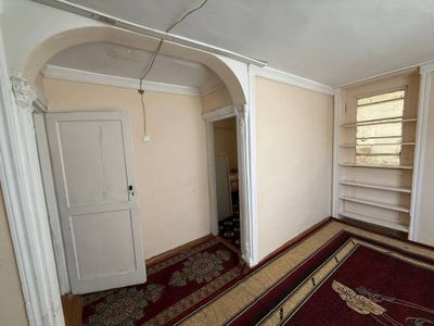 Ижарага берилади. Оилага ёки талаба кизларга тоза ва тинч туриши шарт.
