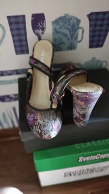 Продам нарядные туфли 38 размера