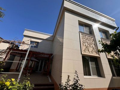 Сдается Срочно Яккасарайский р-н шикарный большой дом