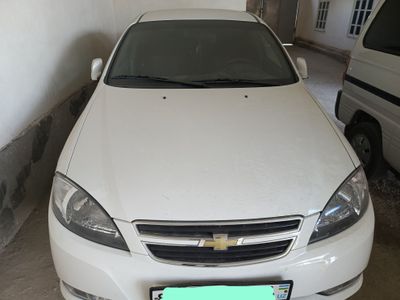Jentra moshina yangi benzinda naxtga sotiladi