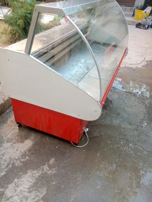Витрина холодильник
