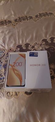 Мощный Honor 200 12+12/512GB 5G Black за 299 у.е!