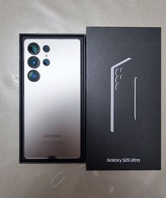 срочно SAMSUNG S25 ULTRA в идеальном состоянии
