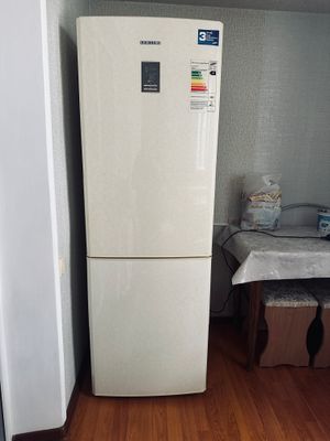 Продам холодильник Samsung.