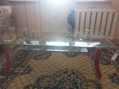 Продаётся стол стеклянный