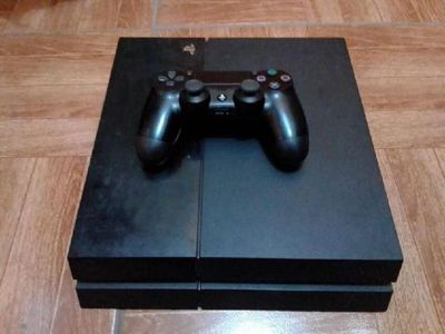 Ps4 sotiladi 1000 gb