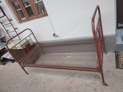 Железная кровать