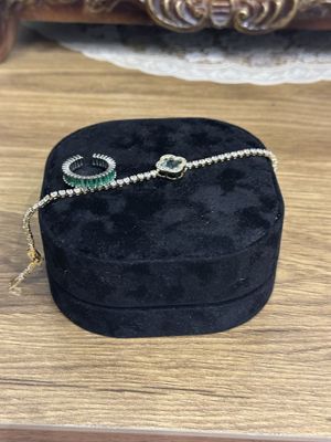Продаются изумрудные изделия