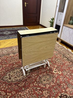 Раскладной стол в хорошем состоянии