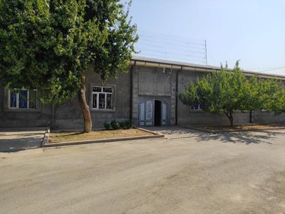 8 xonali uchastka sotiladi