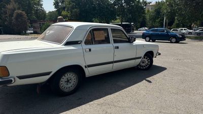 Продаётся машина Газ 3102 Волга. В хорошем состоянии.