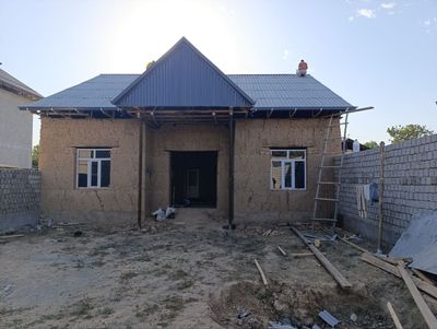 Uy sotladi yaxshi joy uzim yashagani qurgan edim erkin postda 10km