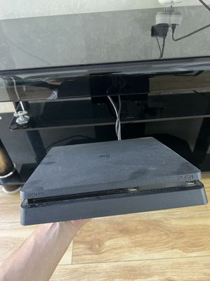 Playstation 4 Slim 1TB Xolati ideal Srochno sotiladi