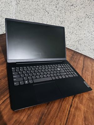 Lenovo noutbuk holati yaxshi turibdi
