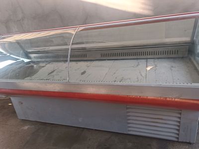 холодильник витрина б/у 6.000.000 Яна келишамиз