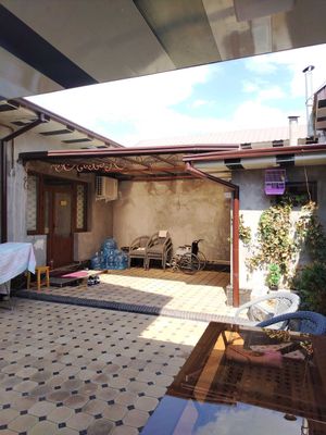 Hovli sotiladi 1.5 sotix fayzli honadon narxini Kelishtiramiz