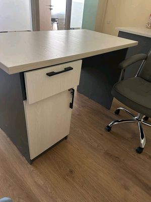 ofis uchun stol va kreslo