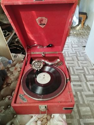 Продам патифон в отличном состояние