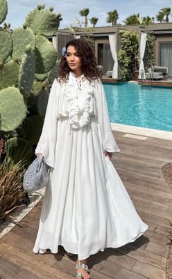oq shifon ko’ylak.Razmeri L ka (xl keladi)Yengi