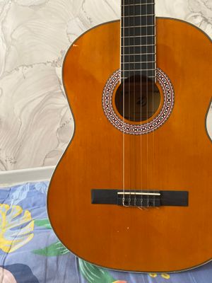 Klassik gitara sotiladi