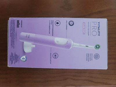 Электрическая зубная щетка oral-b vitality pro