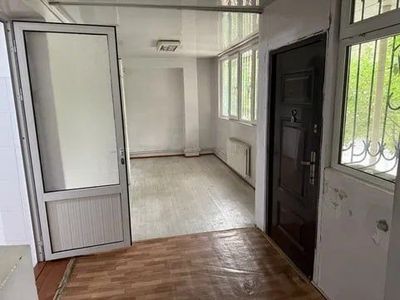 95м² 3 комнаты Абай корзинка 2я линия от дороги