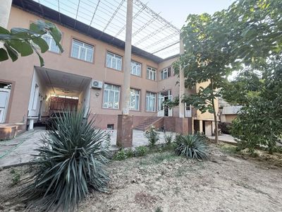 Ховли сотилади 6 .30 соток 10 хона ттздан 1 км узокликда