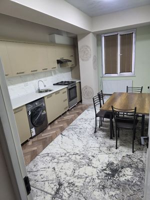 8 каватли домнинг 5 каватида жойлашган 1 хонали уй